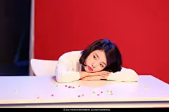 #IU正规四辑Palette# #IU516生日快乐# 
onlyU视频 - 官咖更新Palette拍摄花絮图
个性鲜明的小公举每一张都是表情包
【资源:默默】 ​​​​