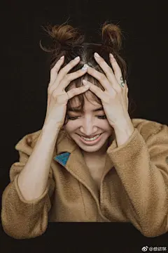 昆明的粉絲寶！ 太驚人的熱情了！ 使姐懊惱了，那～就送上個表情包好嘛 ！ ​​​​