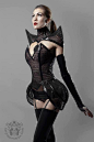 selinakyle69：死魂灵紧身胸衣和脖子紧身胸衣vengeancedesigns 
