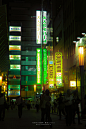 Tokyo Hikari - 東京 ひかり - SynthCity : Tokyo's overwhelming visual presence is an all-out assault on your senses.offering a strong immersive cyberpunk experience. A lot to process and too much to take in from the flashing neon lights, the sounds of the busy 