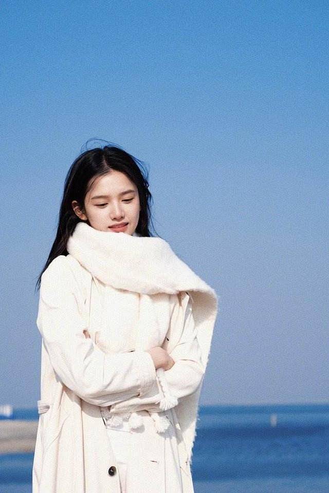 张婧仪，的确是颜值逆天，身材完美