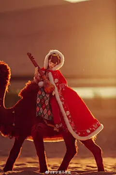 bjd超话 秋冬来啦两款汉服问的小可爱比较多，打算选过段时间再开一次征集！
数量差不多要50套起，评论点赞数量过50我去安排
Ps：图上是小郡主，下是万红妆，评论区收集意向～小郡主有分3分/4分 ​​​​