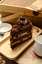 黑森林西点甜点蛋糕美食摄影图