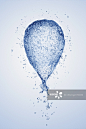 Water forming a balloon shape_创意图片