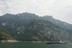 长江上的货轮，树峡