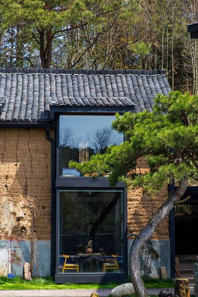 三年，他让荒村老土屋，变身精致摩登的野奢...