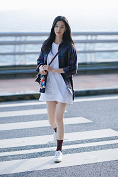 甜美少女庄达菲清爽笑容户外养眼街拍写真照片通りすがりのトカゲ兄さ