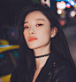 倪妮晒蓝白红大片 眼神迷离美到窒息 : 凤凰娱乐讯 8月3日晚，演员倪妮晒出一组自拍九宫格，并附文：“蓝、红、白。”三种背景颜色彰显不同气质，照片里倪妮眼神迷离诱惑力十足。网友纷纷留言表示：“美炸了！&r