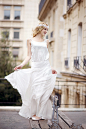 优雅风格的白色系礼服让新娘更具优雅气质