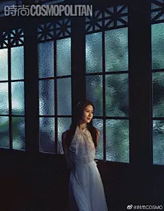 #时尚COSMO7月刊# #刘诗诗夏日胶片大片# @刘诗诗 的克制与生俱来。即便没有旁人，她也不愿意毫无节制地释放感情。从有记忆开始，她就很少有“号啕大哭”或者“肆意开心”的状态，情绪决堤更是与她无关的经历。“所有往极致里走的东西，无论是情绪还是状态，都会让我莫名”。

@时尚COSMO-Lisa  ​​​​...展开全文c