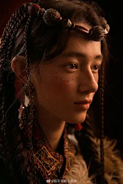 窄巷中多虫鸣笑语
山野间追风中牧歌 ​​​​