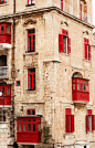 Ttraditional facade in Valletta, Malta. By MEMStudio 