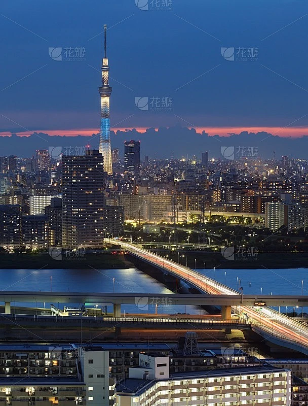 东京天空树和sumida河与夏天的光素材-花瓣网