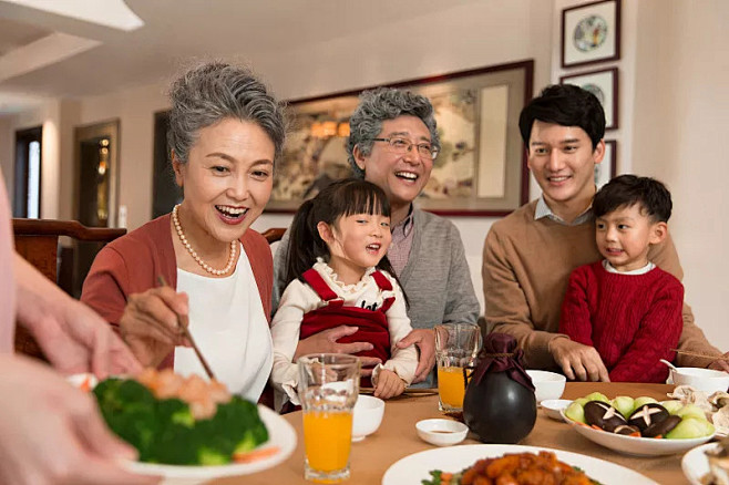 家庭,年夜饭,春节,吃,欢乐图片ID:V...