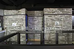 更多墙体彩绘、手绘墙壁画创意详情请点击&gt;http://www.hwdaxiao.com。
同时，也可以关注我们的微信公众平台“大小创意壁画”，那里有更多好玩有趣的手绘作品欣赏。
梦露墙绘，咖啡厅手绘墙，咖啡厅装修墙绘，涂鸦壁画，餐厅手绘墙，办公室手绘墙，北京墙绘
