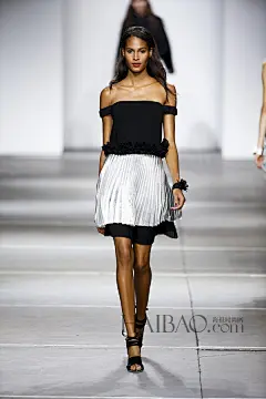 青春娇俏的板球少女！Topshop Unique 2015春夏女装秀，海报时尚网带你亲临2015春夏伦敦时装周_第8页_Topshop Unique