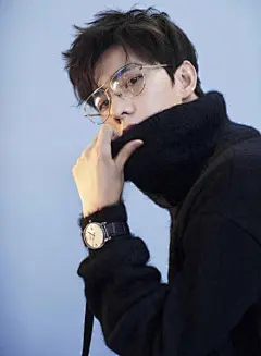 杨洋《Marie Claire嘉人》8月刊封面 摄影师陈漫 拿去做壁纸吧 帅惨了 ​​​