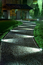 Met #LED verlichting is jouw fantasie de grens van het mogelijke www.led-verlichting.org esta image. Nos deja ver una bueb iluminación en exteriores que se enfoca en  el camino mas que otra cosa dandole u toque de elegancia y sofisticacion