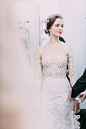 Backstage Reem Acra Fall 2015. / Wedding Style Inspiration LANE-花仙子般的新娘~~~#时尚新娘# #蕾丝控# #唯美婚纱照# #森系婚纱# 成都上锦婚纱定制