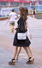 一黑一白小姐姐很有质感的搭配

#街拍##微博时尚盛典##重庆# ​​​​