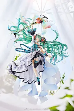 #转发抽奖# GSC 初音未来 10周年插画大赛大赏作品 Memorial Dress Ver. 1/7 手办 正式开定啦~在猫叔家预定均会附赠店铺独家赠品疯狐太太授权的茉莉初音亚克力立牌~转发本微博，8月31日抽3人送全店通用无门槛100元代金券~
这款手办以初音10周年插画比赛大赏作品[向着更高点]进行立体化，完美还原原画大 ​​​​...展开全文c