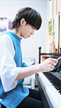 #歌手华晨宇##华晨宇#  @华晨宇yu  
晚安壁纸
叮咚，你的“蓝朋友”包裹已送达，请开门查收。 ​​​​