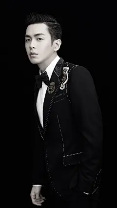 爱思壁纸  张若昀