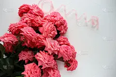 一大束玫瑰和文字空间