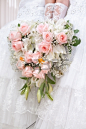 美丽美女开花开花蓝色图片#婚礼# #礼服# #纯白色# #优雅##手捧花##婚礼蛋糕##婚礼请柬##婚礼派对##结婚#
