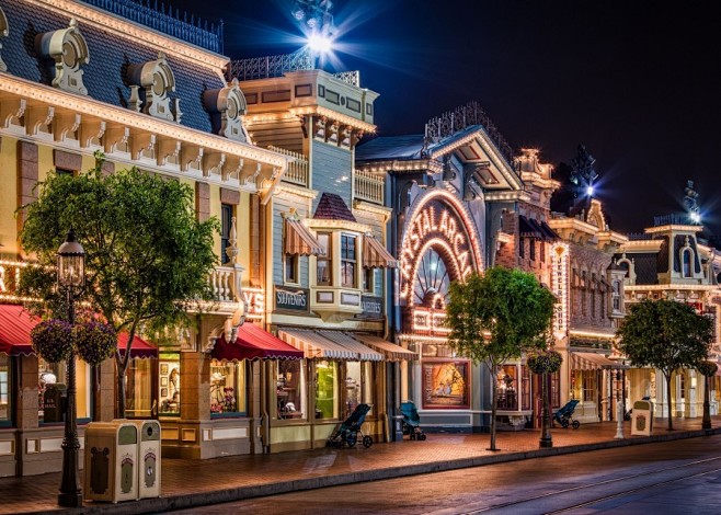 美国迪士尼乐园夜色城市风景图片