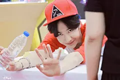王1啵的表情包超话 
猫咪伸懒腰什么样 ​​​​