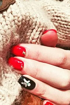 圣诞节热情红色唯美时尚美甲手机壁纸下载http://www.kutoo8.com/
