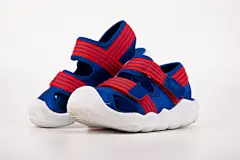 白底蓝红凉鞋童鞋儿童用品摄影图