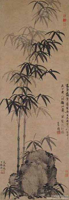 #水墨画#【 元 高克恭 《墨竹坡石图》 】轴，纸本，121.6×42.1cm，北京故宫博物院藏。 这是一幅典型的元代文人墨竹画，图绘秀石一块，竹二株生于石后，一浓一淡，笔法沉厚挺劲，墨气清润，结构谨严。竹叶自然下垂，生动地写出了竹子在烟雨中挺秀潇洒的姿态。画面右侧中部有赵孟頫题诗一则。