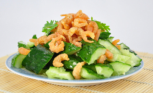 黄瓜是日常饮食中最普遍的食物，它被称为绿...