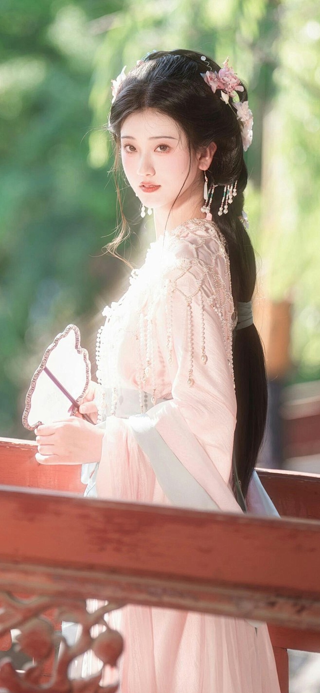 满船清梦压星河
采集@别致的七
cr：是...