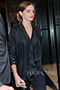 当地时间7月7日晚，艾玛·沃特森 (Emma Watson) 巴黎外出看詹巴迪斯塔·瓦利 (Giambattista Valli) 的大秀。