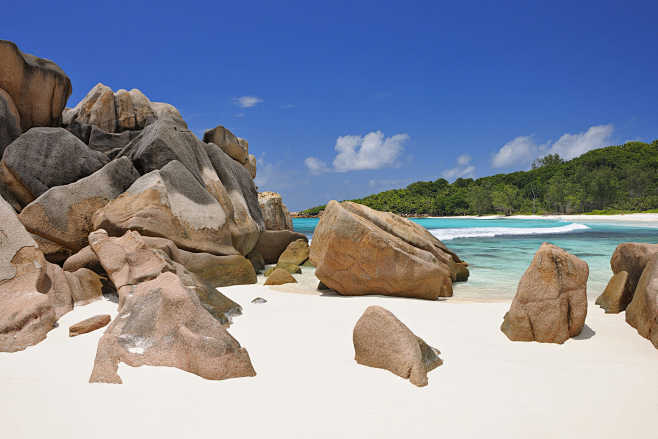 Boulders on Anse Coc...