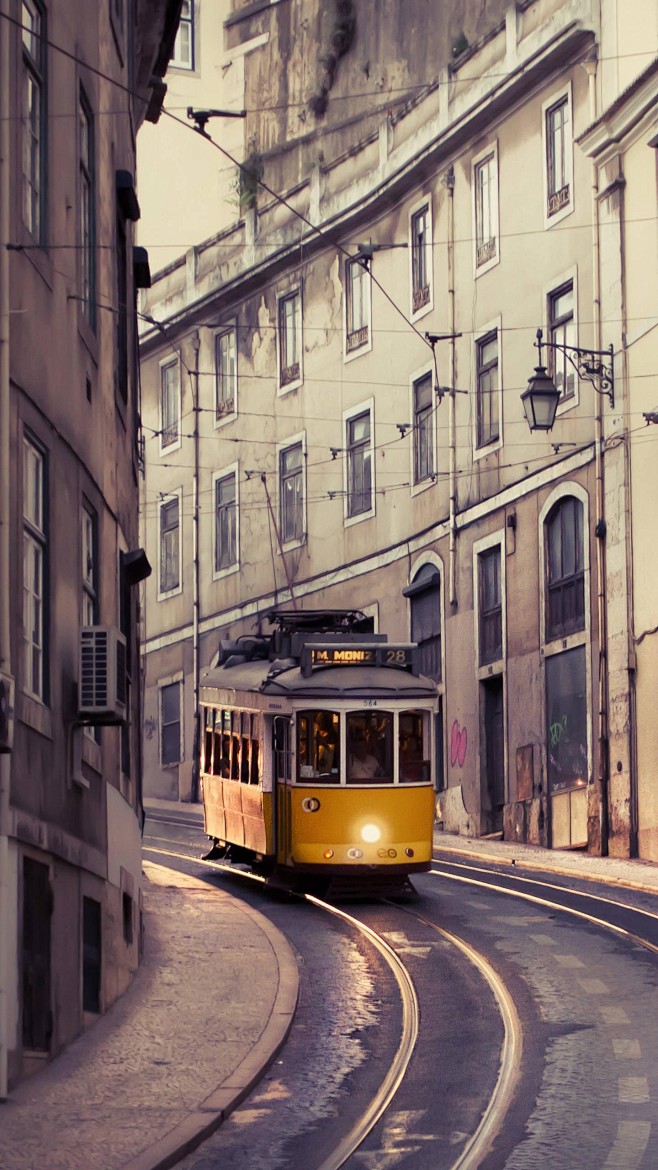 里斯本(葡萄牙语:Lisboa)，是葡萄...