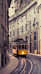 里斯本(葡萄牙语:Lisboa)，是葡萄牙共和国的首都。位于该国西部，城北为辛特拉山，城南临塔古斯河，距离大西洋不到12公里，是欧洲大陆最西端的城市，南欧著名的都市之一