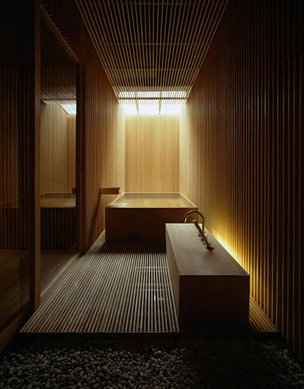 全木浴室，隈研吾设计。from Fuji...