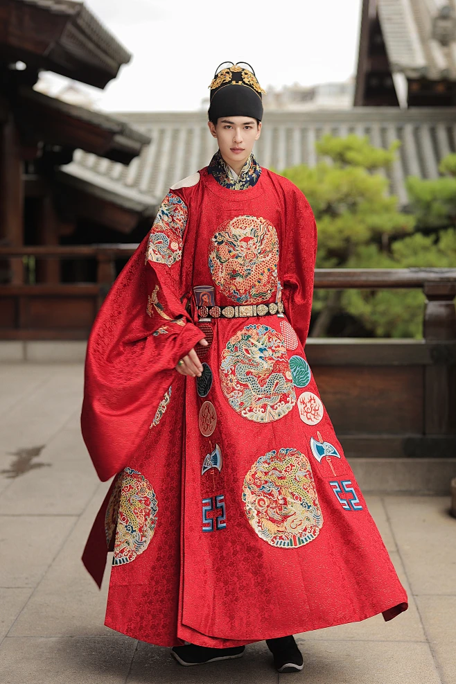 【日月照临】明制男款十二章纹团龙衮服圆领袍婚服 云河千色汉服-淘宝网-花瓣网