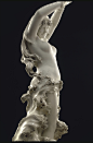 意大利佛罗伦萨雕塑家PROFESSORE FORTUNATO GALLI创作于19世纪后的的大理石作品《海宁芙》，高150厘米，在2012年佳士得拍卖会上以122,500美元成交。