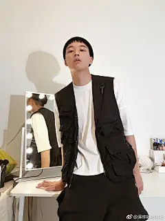 #吴大爷#
今天带了个老头帽[奥特曼]  ​​​