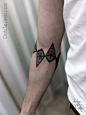 Geometric-patterns-and-mandala-designs-merge-in-this-armand-tattoo-by-Chaim-Machlev-643x860.jpg (643×860)