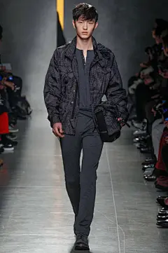 穿秋裤的型男！葆蝶家 (Bottega Veneta) 2014秋冬男装秀，海报时尚网带你亲临2014秋冬米兰男装周