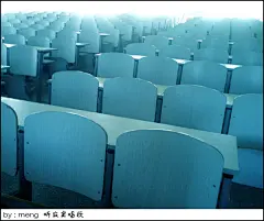 梦的旋律  的插画 听寂寞唱歌