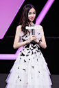 angelababy#angelababy腾讯视频VIP代言人#今日@angelababy 一袭长裙亮相#1014AngelababyVIP粉丝见面会#～停落在纱裙之上的点点蝴蝶，似甜蜜的爱恋降临。鸣啭歌唱浪漫，如梦如幻。今天依旧是熟悉的仙女颖
手表：@TAGHeuer泰格豪雅  
裙子：Oscar de la Renta
化妆：@春楠   
发型： ​​​​...展开全文c