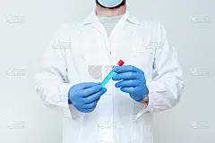 分析新医学的医生，展示医学研究的科学家，实验室实验思想，讲课，解释科学问题