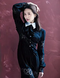 #刘诗诗#【无水印】时装杂志6p，点击查看原图。便于小狮子用作壁纸，需者自取，禁商用不得不再感叹下造物主的伟大，美成仙女。 ​
